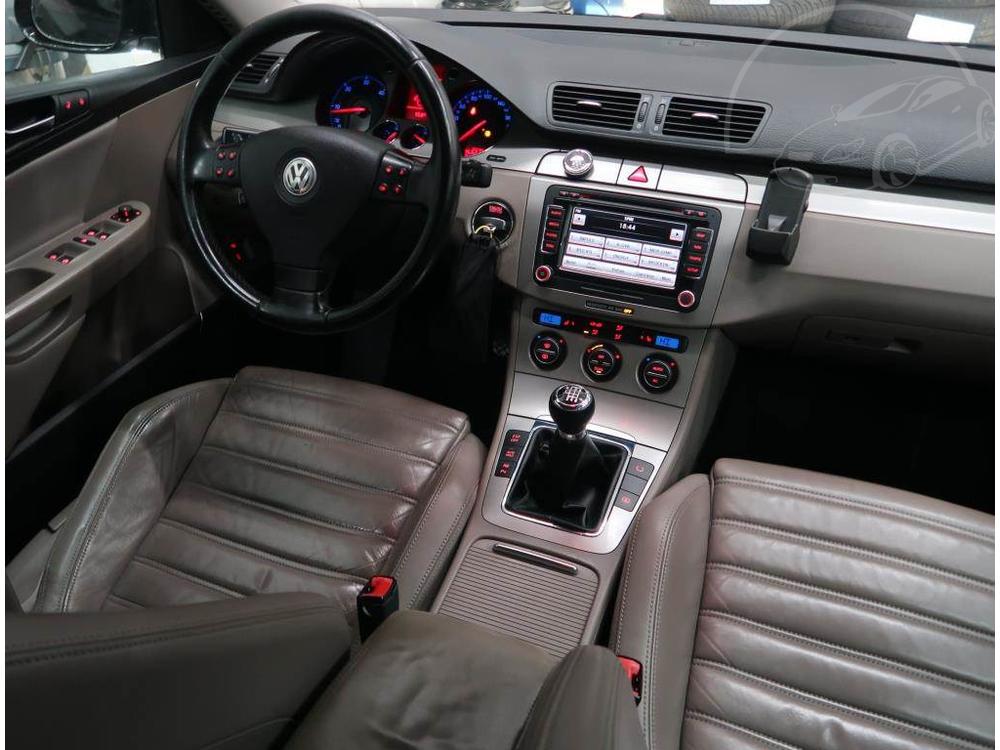 Volkswagen Passat 2.0 TDI, Serv.kniha, Navi