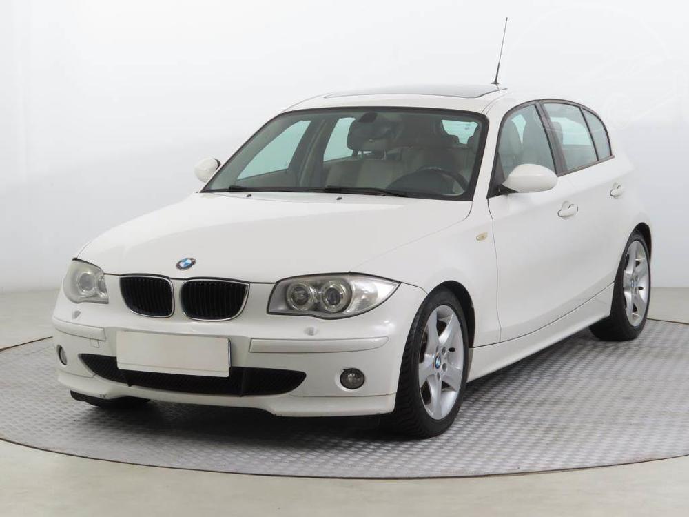 BMW 120 120d, Koen sedaky, Xenony