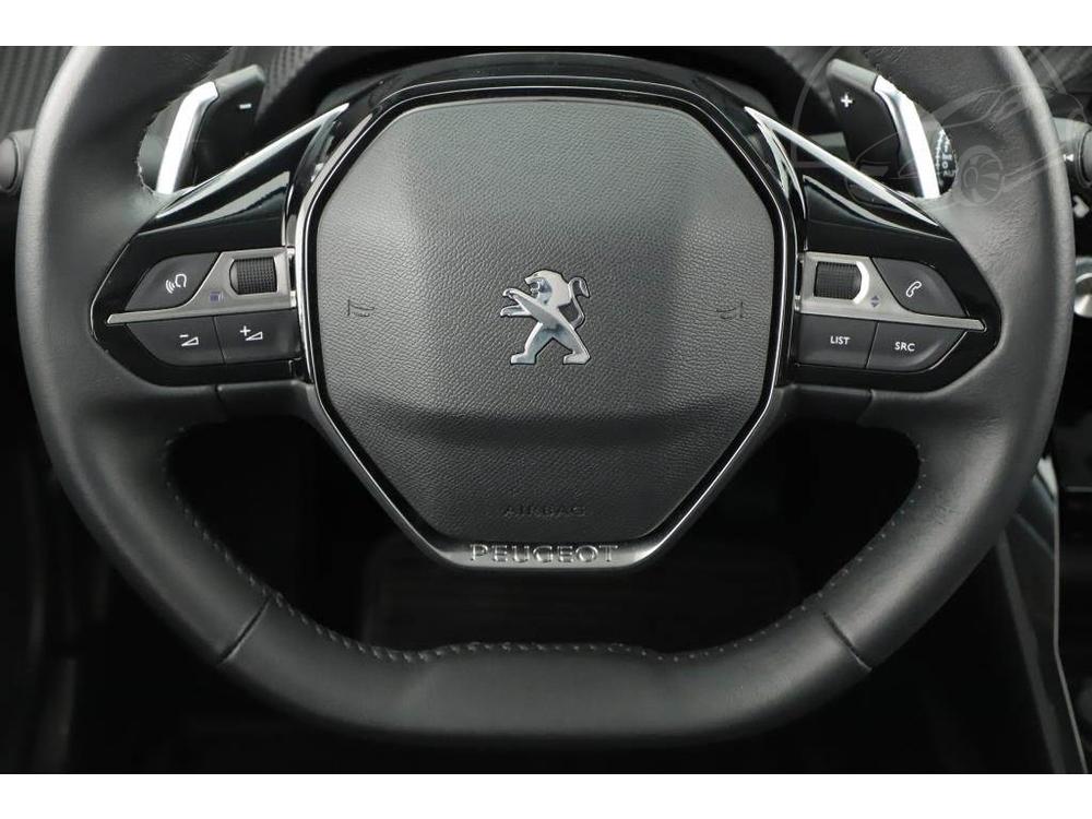 Peugeot 2008 1.2 PureTech, Allure, Automat