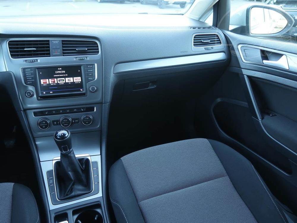 Volkswagen Golf 1.6 TDI, Automatick klima