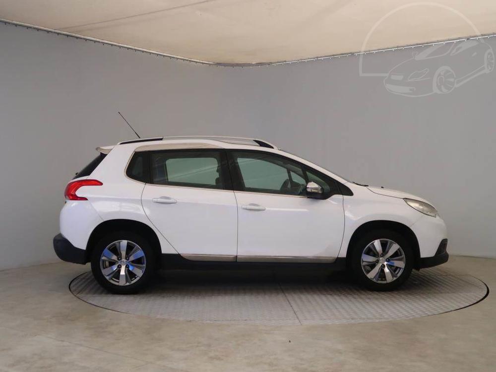 Peugeot 2008 1.2 PureTech, Allure