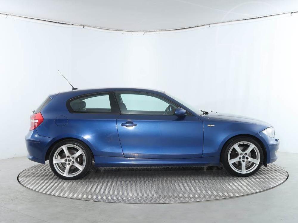 BMW 120 120d, Xenony