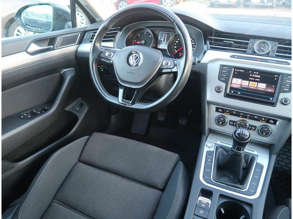 Volkswagen Passat 2.0 TDI, Serv.kniha, Navi