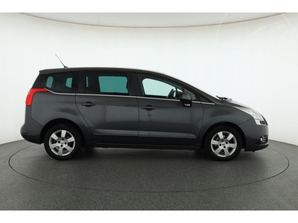 Peugeot 5008 1.6 HDi, Serv.kniha, Navi