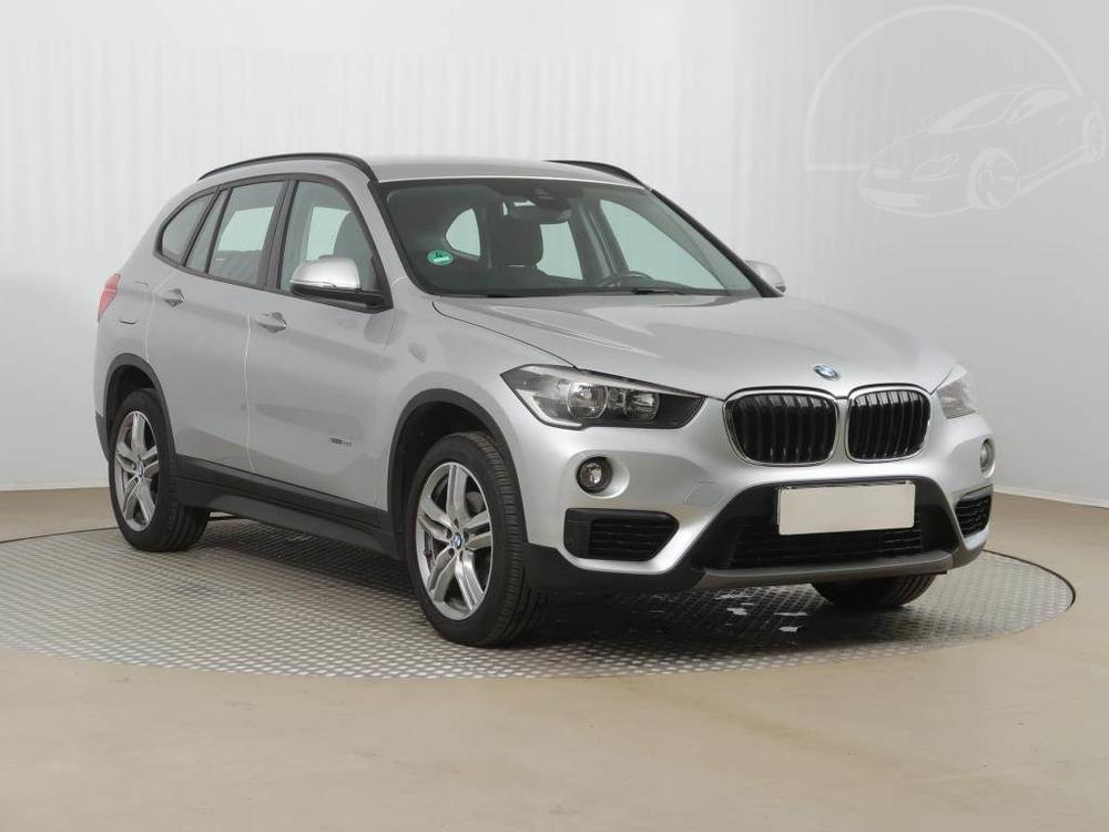 Prodm BMW X1 sDrive18i, Serv.kniha