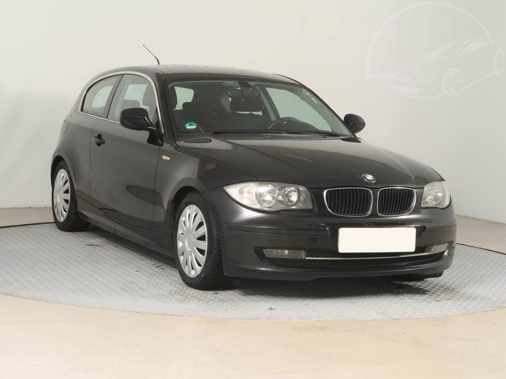 Prodm BMW 118 118d, Automatick klima