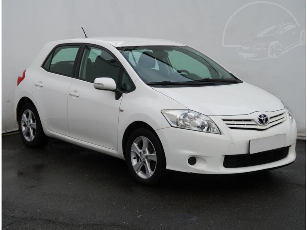 Prodm Toyota Auris 1.6 Valvematic, Klima