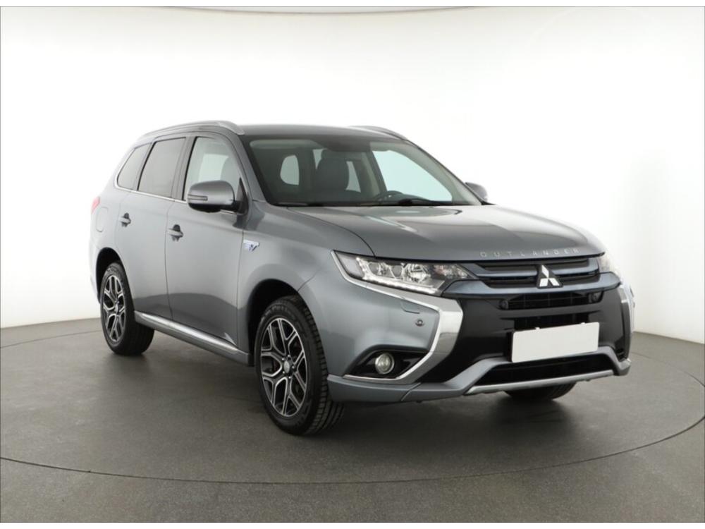 Prodm Mitsubishi Outlander 2.0 PHEV, 4X4, Automat