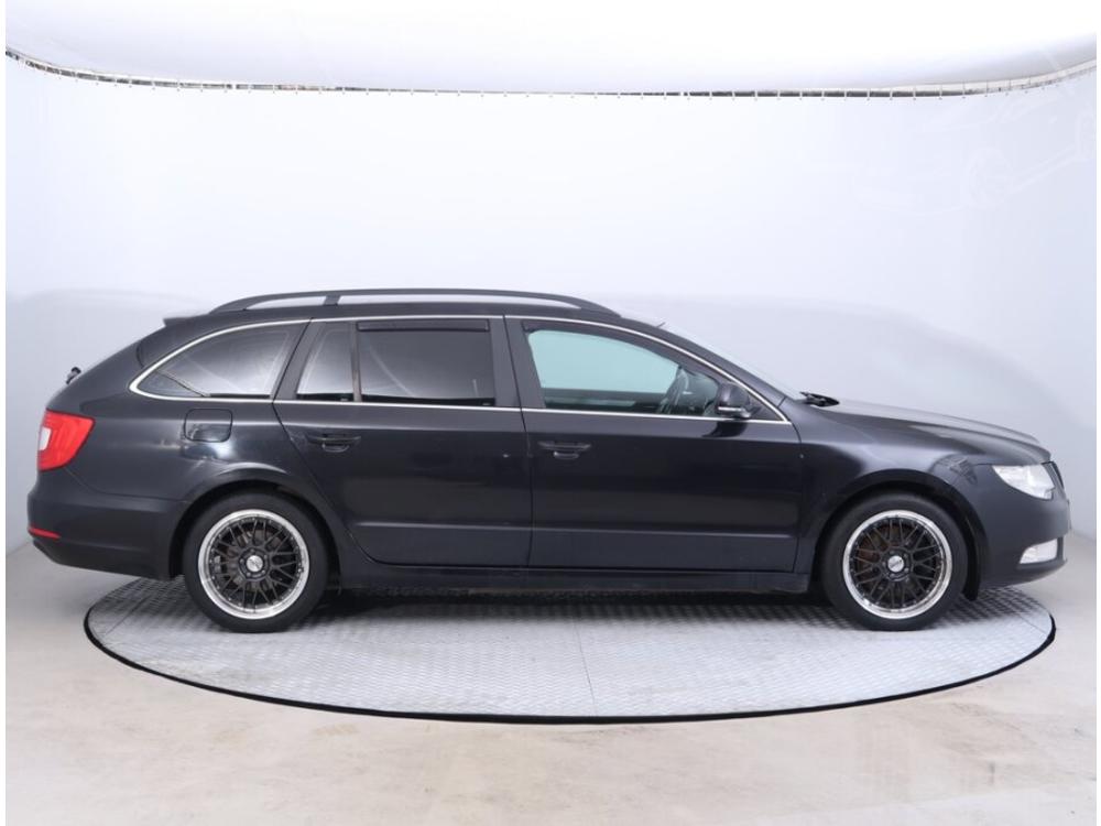 koda Superb 1.6 TDI, Automatick klima