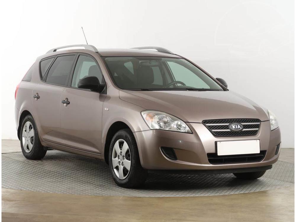 Prodm Kia Ceed 1.6 CVVT, po STK, rezervace