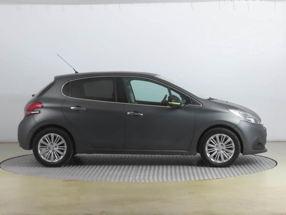 Peugeot 208 1.2 PureTech, NOV CENA