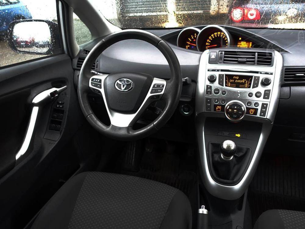 Toyota Verso 2.0 D-4D, Automatick klima