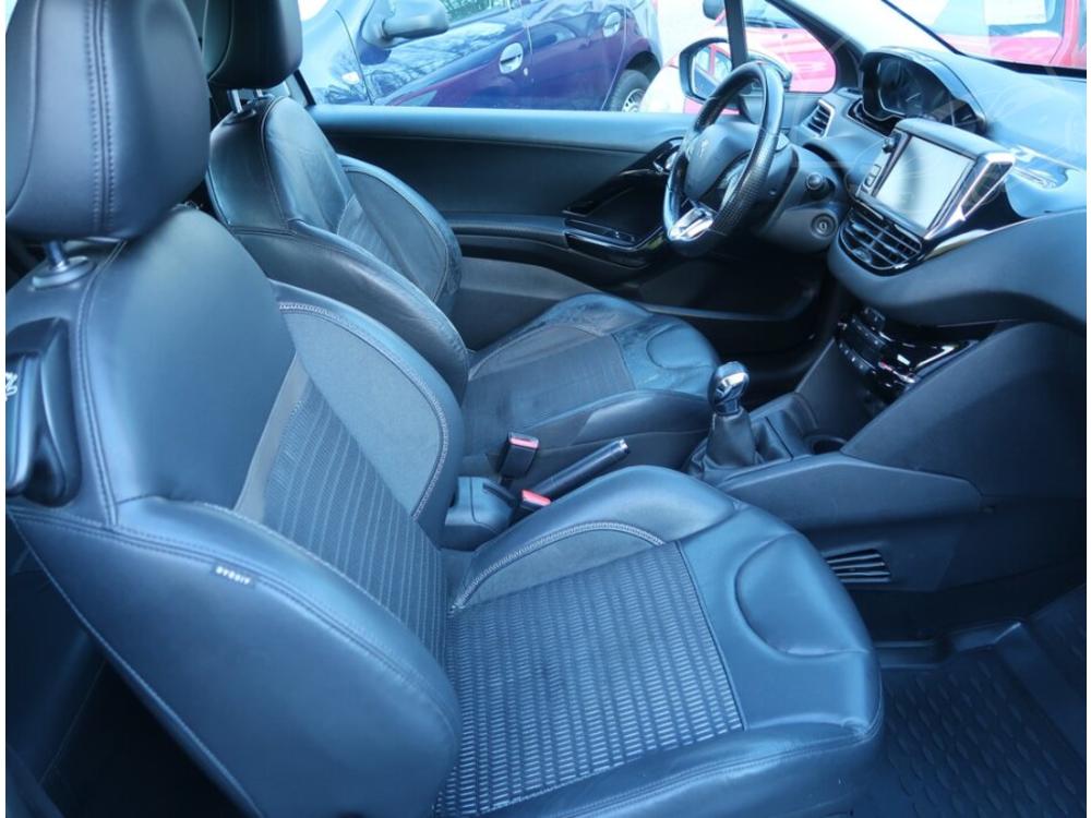 Peugeot 208 1.4 VTi, Navi, Koen sedaky