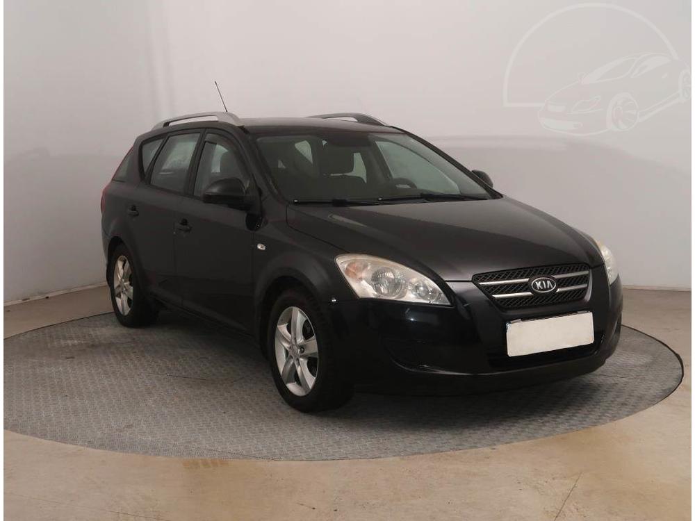 Prodm Kia Ceed 1.6 CVVT, po STK, rezervace