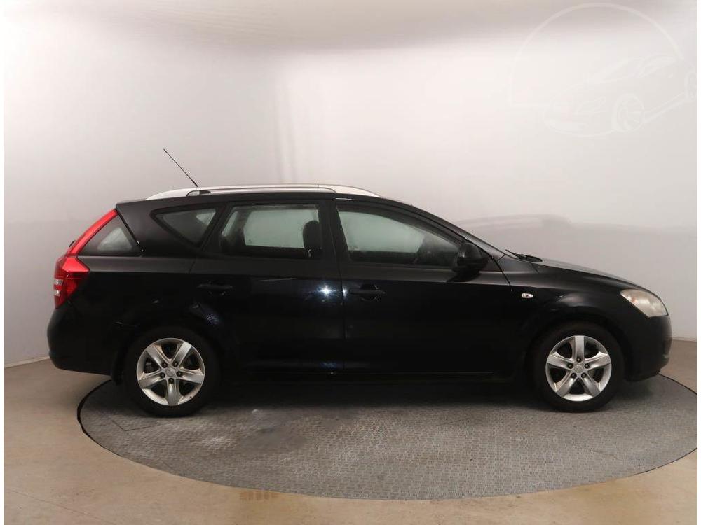 Kia Ceed 1.6 CVVT, po STK, rezervace