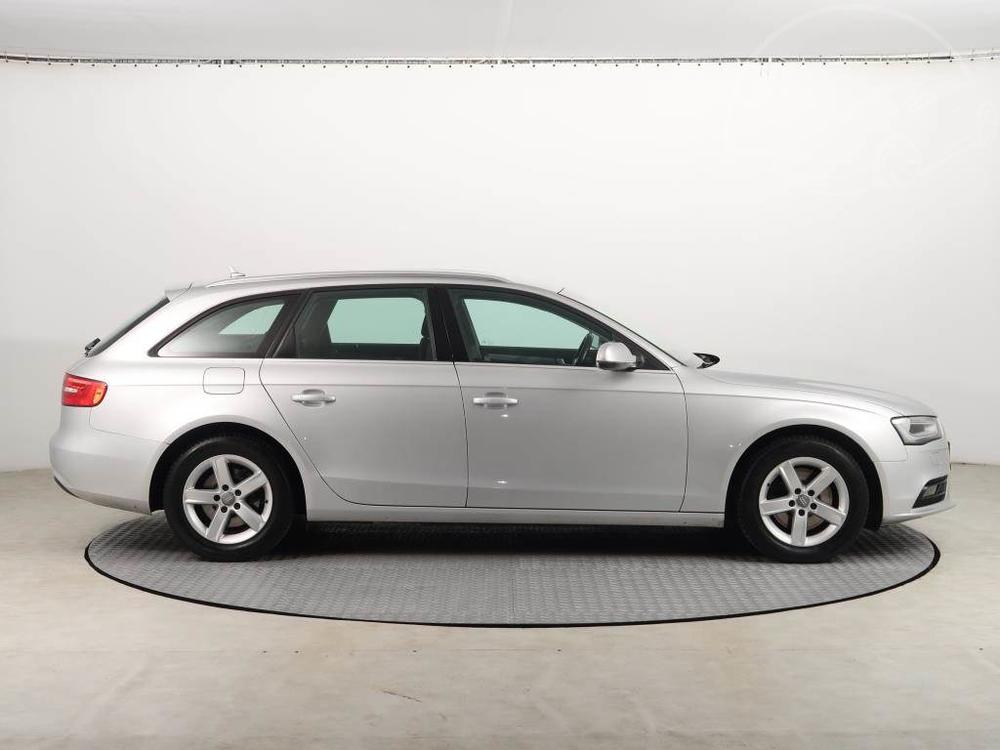 Audi A4 2.0 TDI, Automatick klima