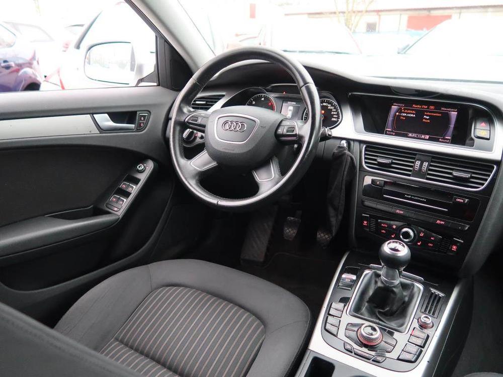 Audi A4 2.0 TDI, Automatick klima