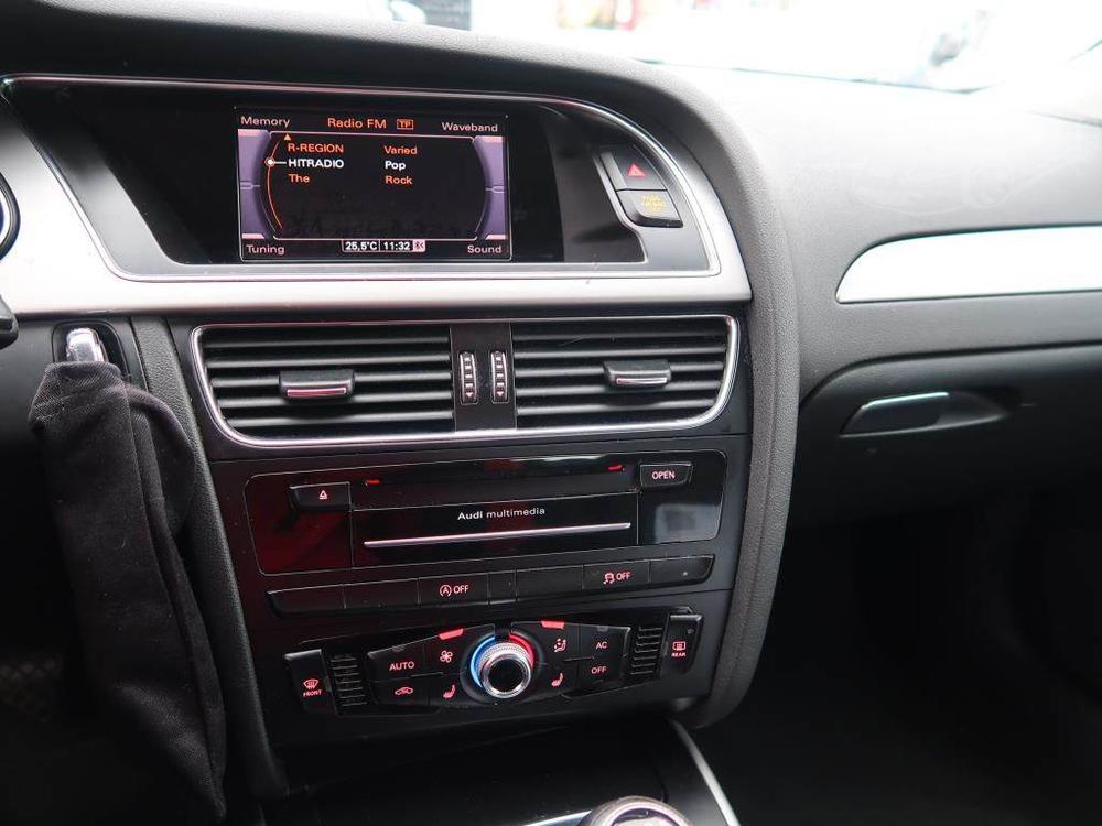 Audi A4 2.0 TDI, Automatick klima