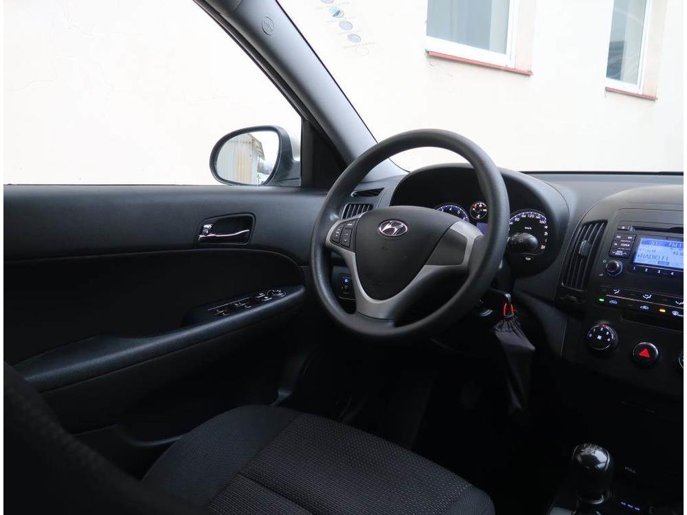 Hyundai i30 1.4 CVVT, Serv.kniha, Klima