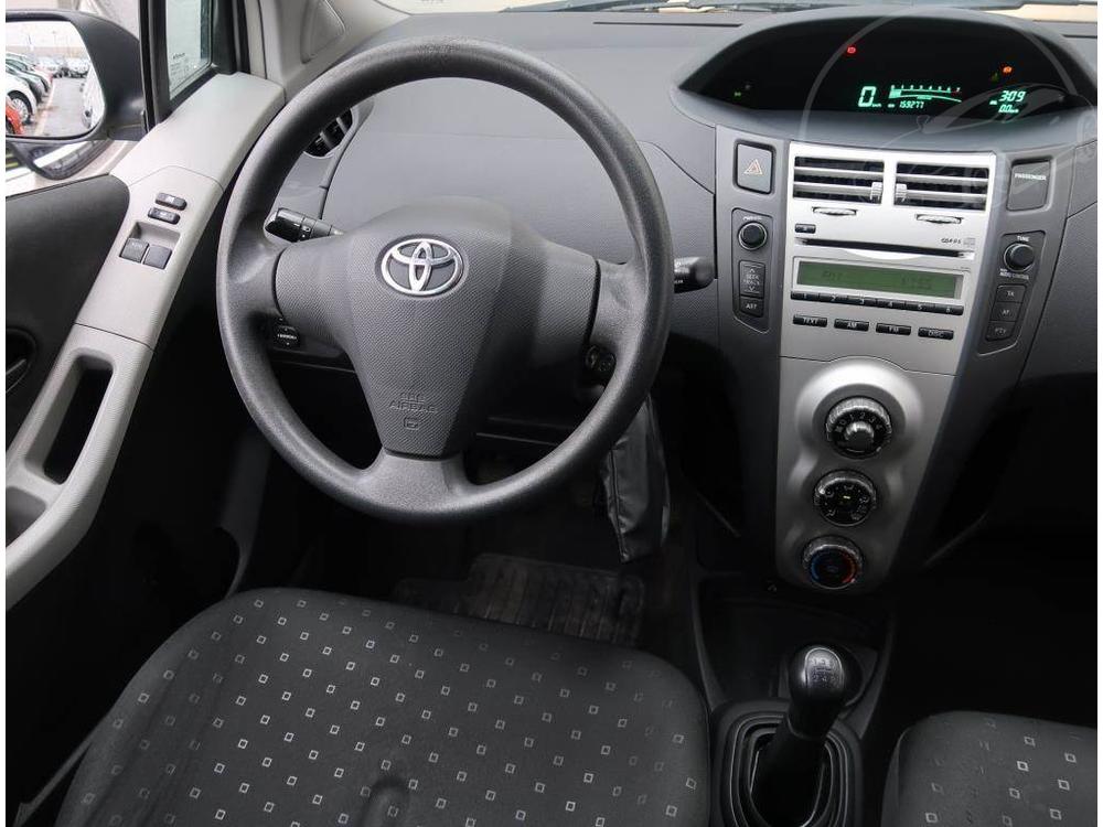 Toyota Yaris 1.0 VVT-i, Serv.kniha, po STK