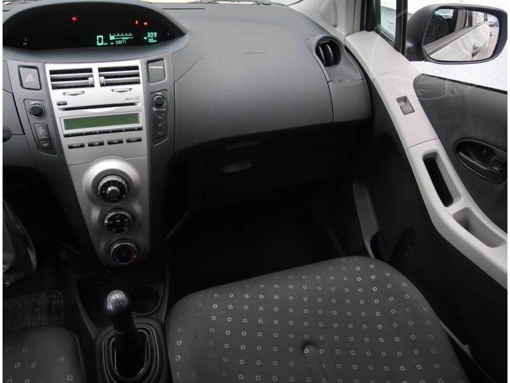 Toyota Yaris 1.0 VVT-i, Serv.kniha, po STK