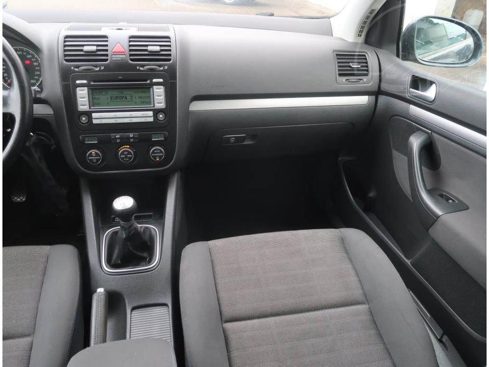 Volkswagen Golf 1.6, po STK, Automatick klima