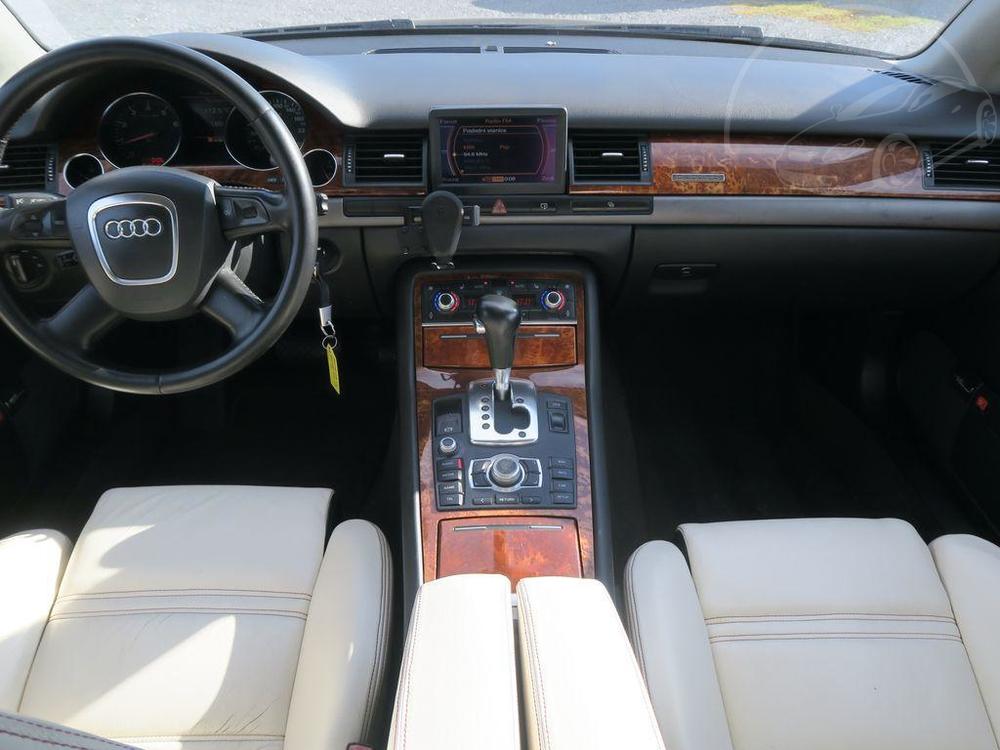 Audi A8 3.7i V8 quattro tiptronic