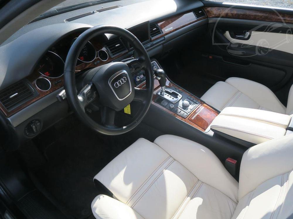 Audi A8 3.7i V8 quattro tiptronic