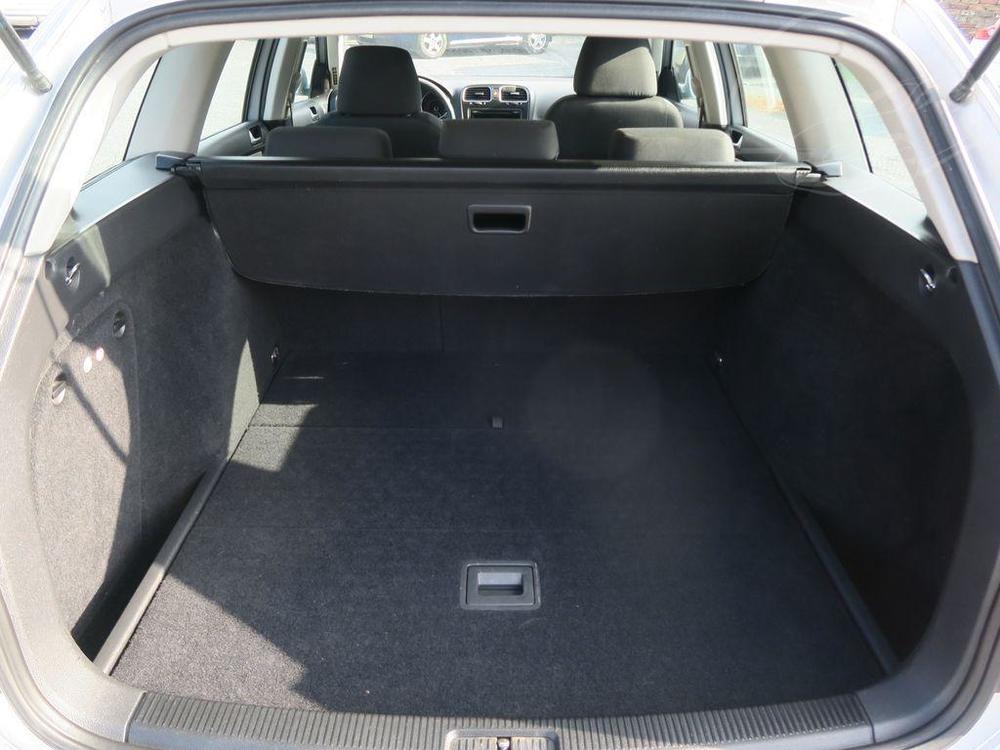 Volkswagen Touran 2.0 TDI; SERVISKA; KOUPENO V C