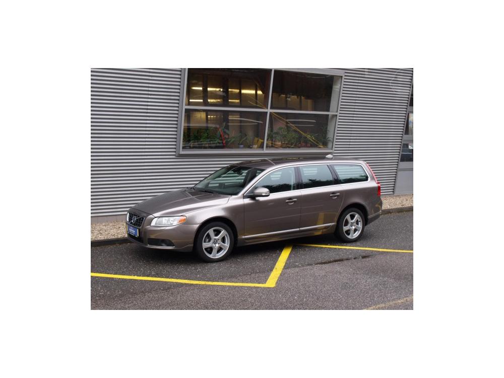 Prodm Volvo V70 II D5 205k Summum Xenon Navi Premiu