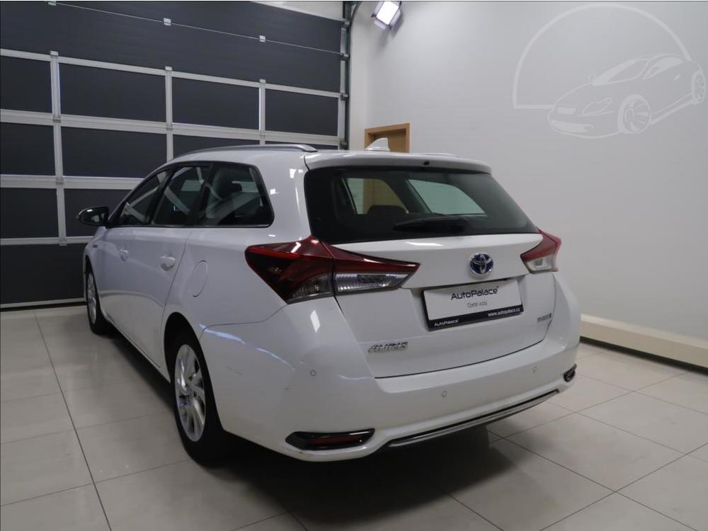 Toyota Auris 1,8 Hybrid e-CVT Trend R