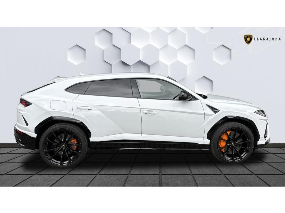 Lamborghini  URUS MY22 / Zruka