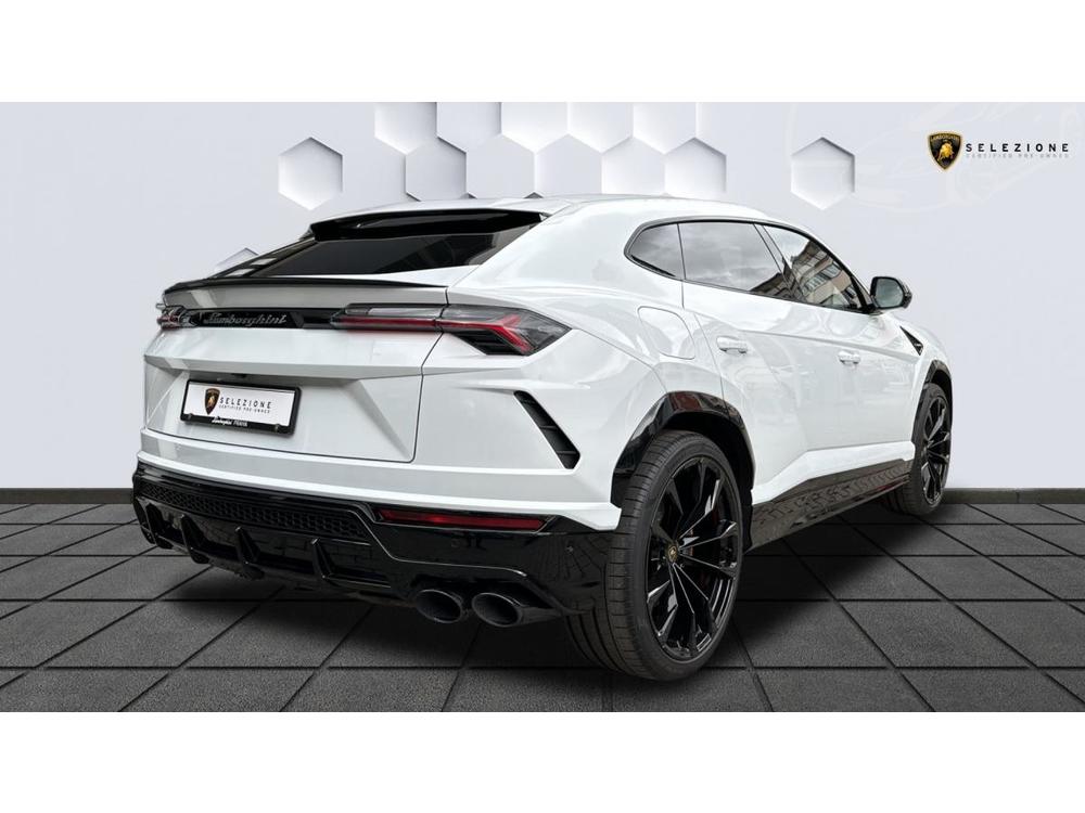 Lamborghini  URUS MY22 / Zruka