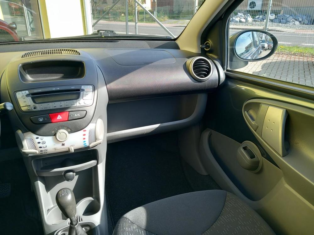 Peugeot 107 1,0 MPi 50kw  KLIMA RDIO CD