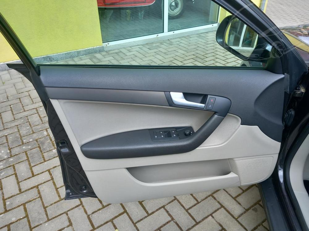 Audi A3 1,6 MPi DVOUZONOV KLIMA