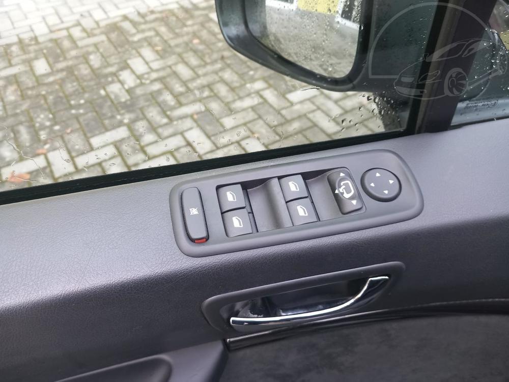 Peugeot 807 2,0HDi STYLE SERVISKA NAVI !