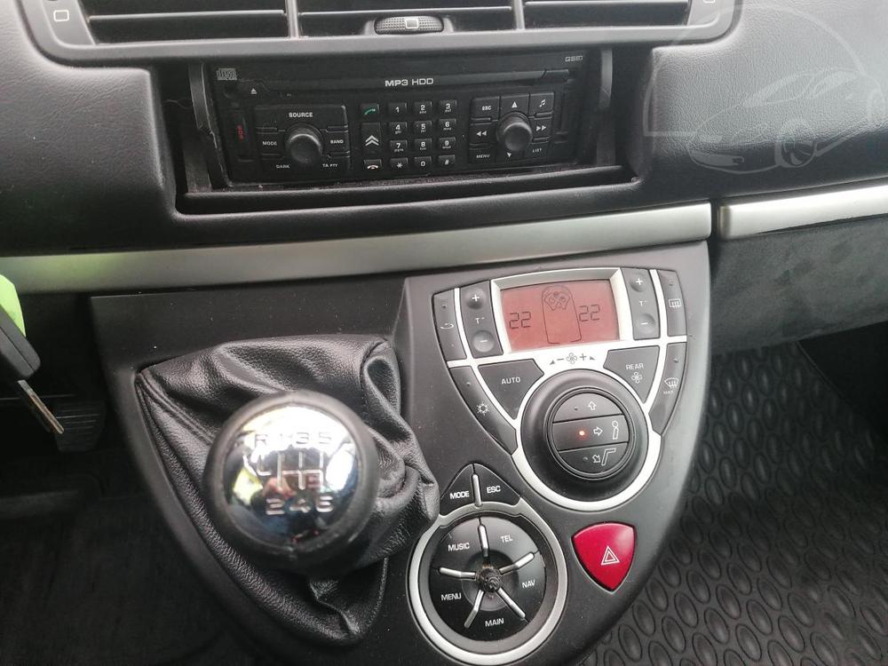 Citron C8 2,0HDi EXCLUSIV NAVI 7 MST