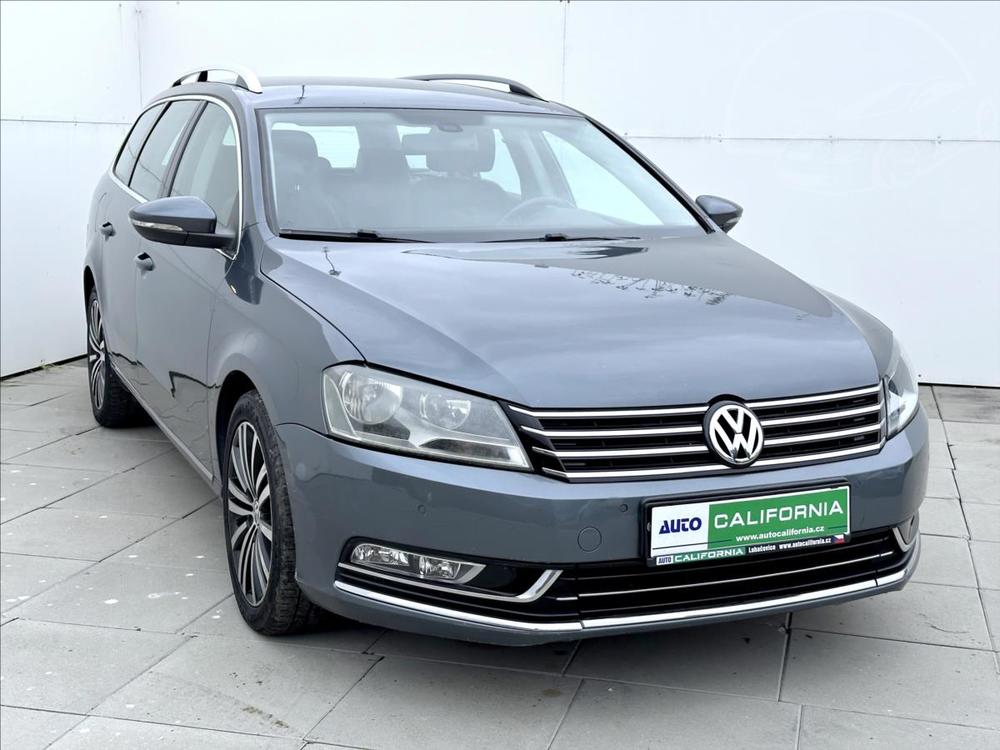 Volkswagen Passat 2,0 TDi REZERVOVNO Aut.klima