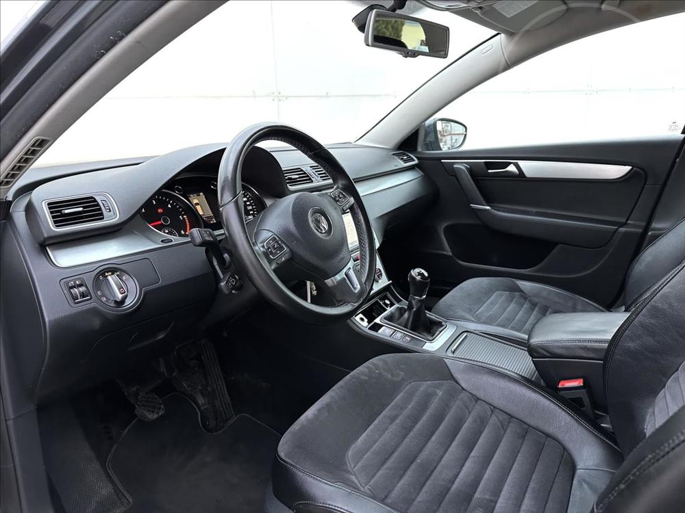 Volkswagen Passat 2,0 TDi REZERVOVNO Aut.klima