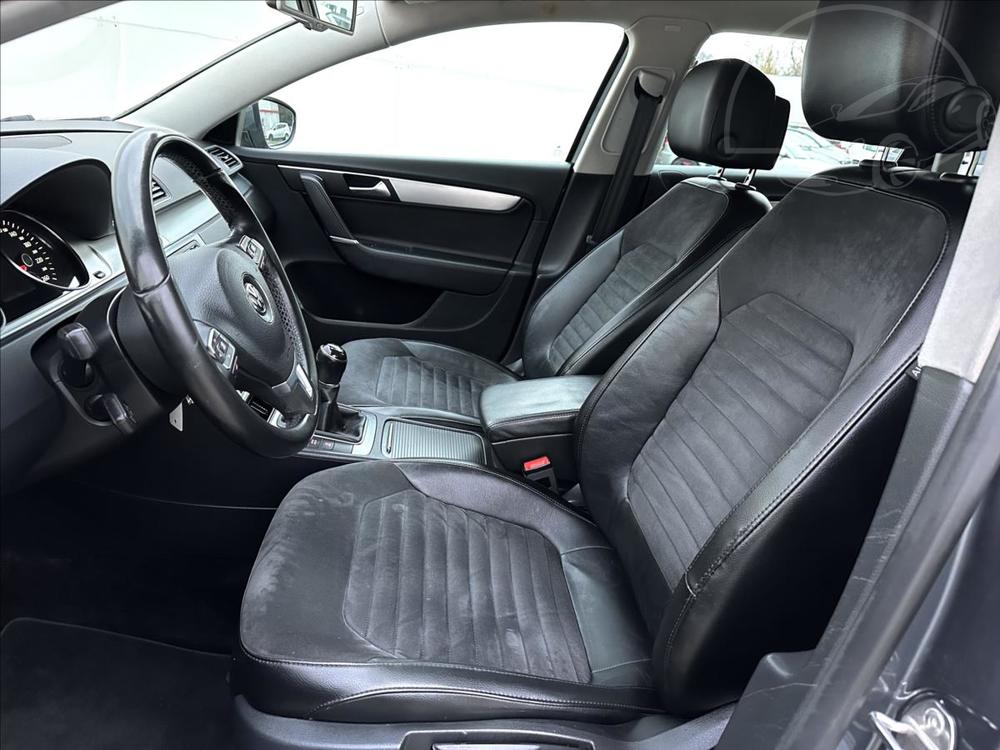 Volkswagen Passat 2,0 TDi REZERVOVNO Aut.klima