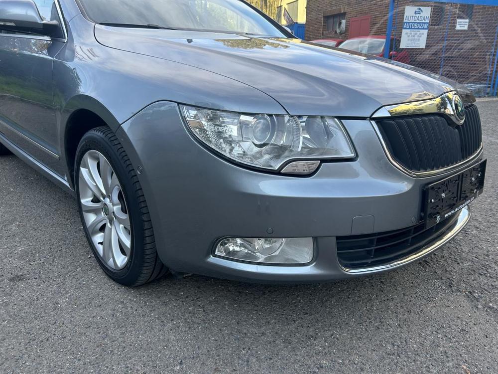 koda Superb 2,0TDi DSG combi bohat vbava