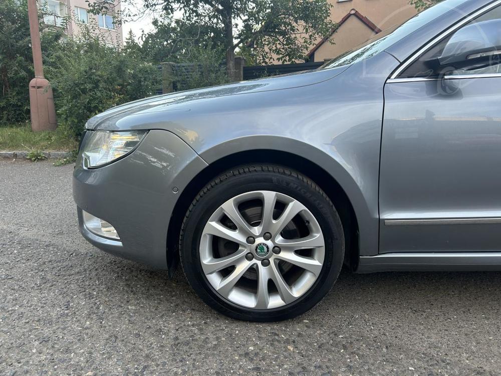 koda Superb 2,0TDi DSG combi bohat vbava