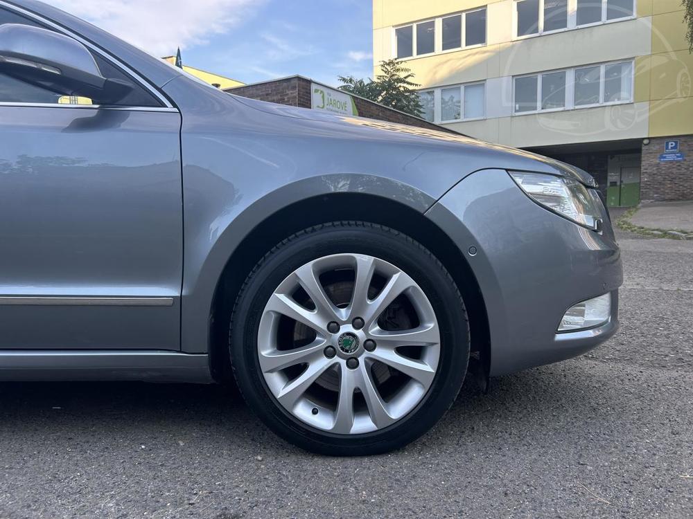 koda Superb 2,0TDi DSG combi bohat vbava