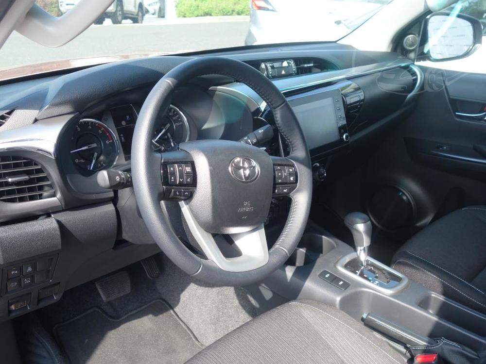 Toyota Hilux 2.8D 4x4 6 AT Executive