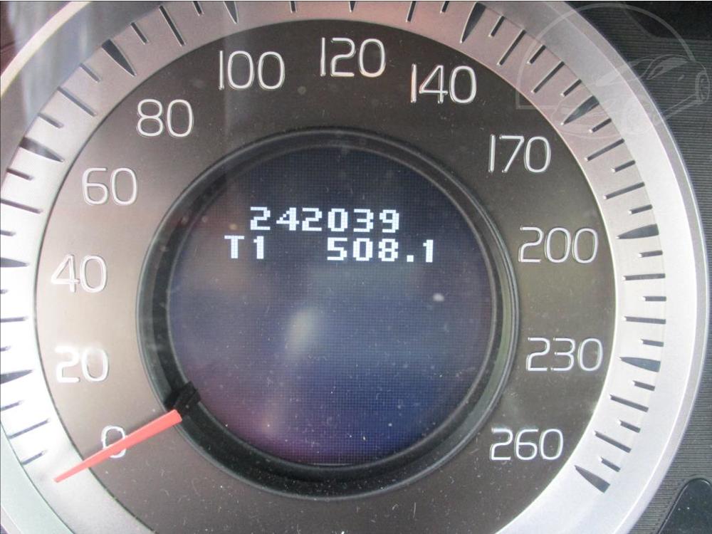 Volvo XC60 2,0 D4,klima,serv.kniha,