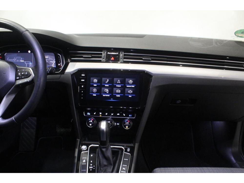 Volkswagen Passat 2.0TDI DSG Facelift display