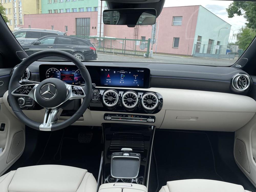 Mercedes-Benz CLA 220 4MATIC - FL