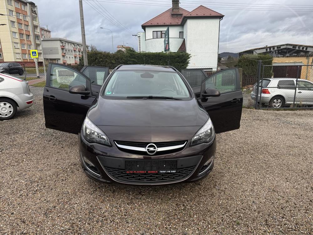 Opel Astra 1.4T rezervace