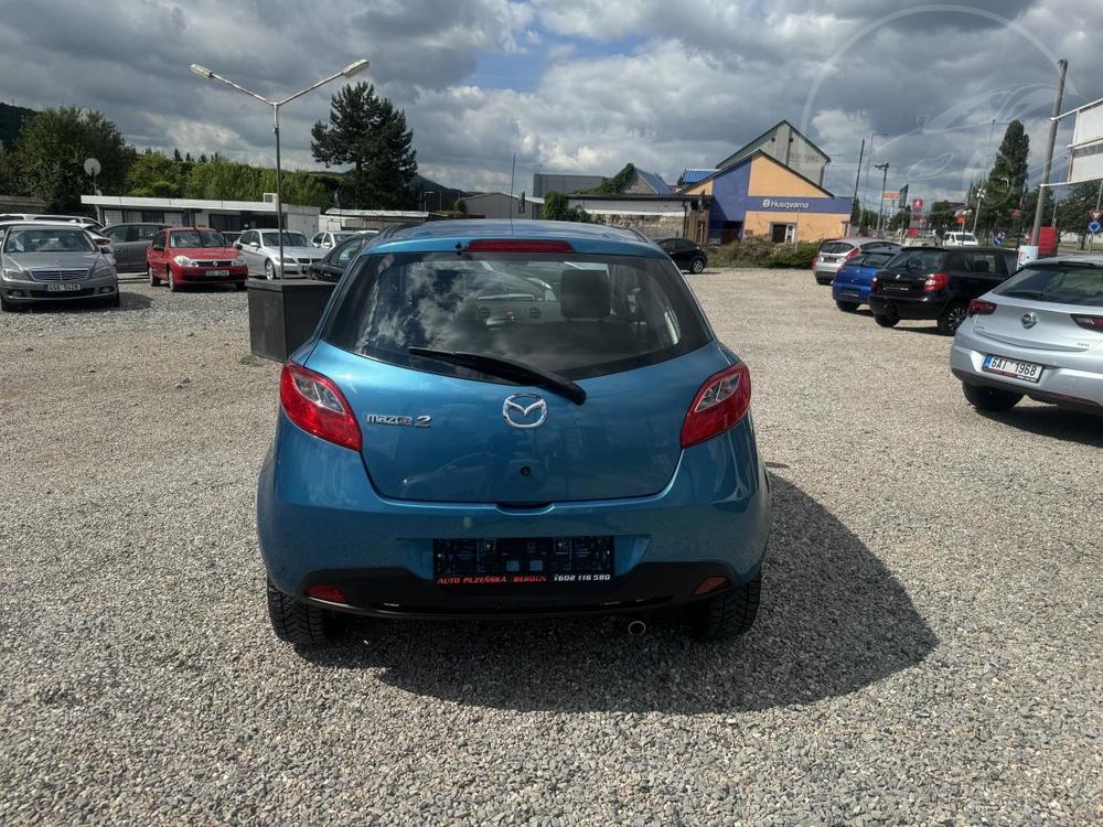 Mazda 2 1.3i, zadno