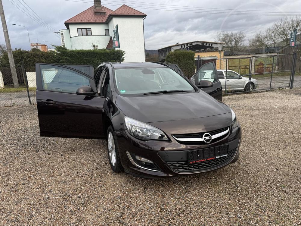 Opel Astra 1.4T rezervace